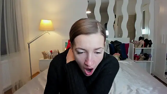 Snapshot of KateRedgar chatting on February 17, 2025, 2:04 pm KateRedgar online show from February 17, 2025, 2:04 pm