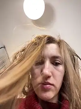 Snapshot of KateRedgar chatting on February 20, 2025, 10:16 am KateRedgar online show from February 20, 2025, 10:16 am