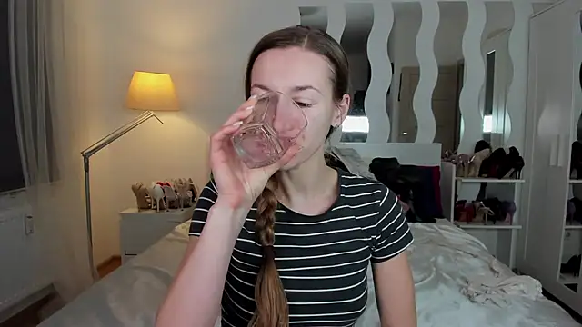 Snapshot of KateRedgar chatting on February 23, 2025, 6:01 pm KateRedgar online show from February 23, 2025, 6:01 pm