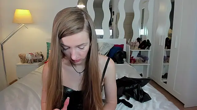 Snapshot of KateRedgar chatting on February 26, 2025, 3:41 pm KateRedgar online show from February 26, 2025, 3:41 pm