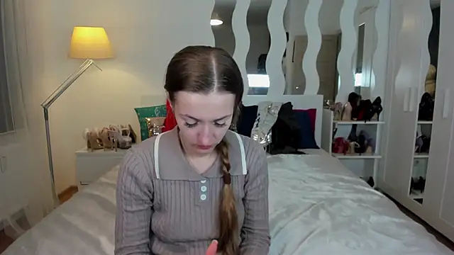 Snapshot of KateRedgar chatting on March 19, 2025, 2:57 pm KateRedgar online show from March 19, 2025, 2:57 pm