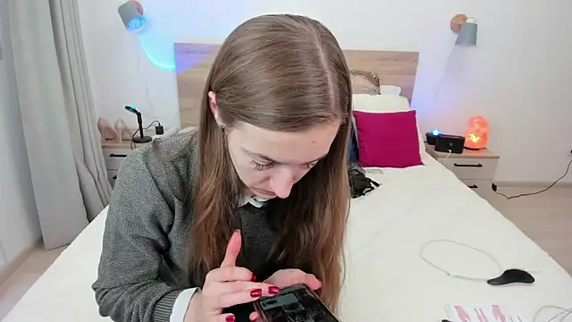 Snapshot of KateRedgar chatting on October 6, 2025, 7:28 am KateRedgar online show from October 6, 2025, 7:28 am