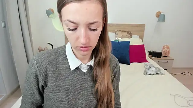 Snapshot of KateRedgar chatting on October 7, 2025, 1:41 pm KateRedgar online show from October 7, 2025, 1:41 pm