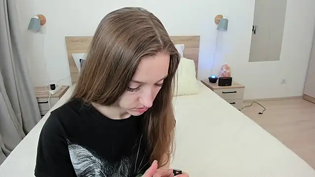 KateRedgar online show from April 23, 2026, 1:24 pm