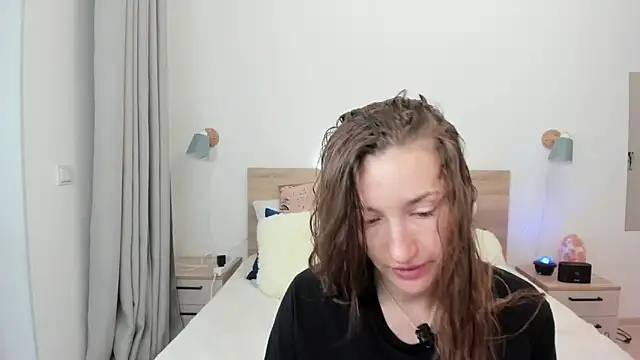KateRedgar online show from May 25, 2026, 1:28 pm