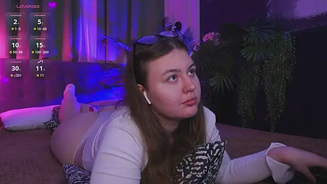 Mia  Peach online show from December 6, 2024, 1:18 am