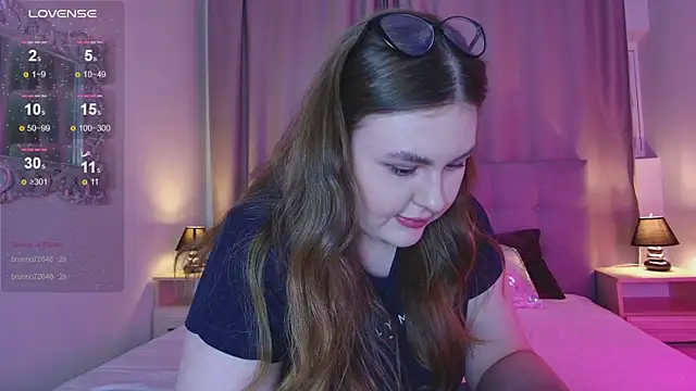 Mia  Peach online show from January 7, 2025, 12:09 pm