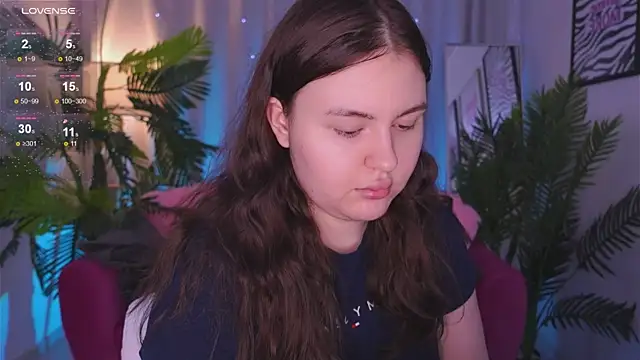 Mia  Peach online show from March 13, 2025, 9:05 pm