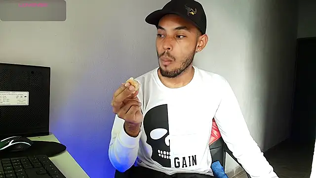 Snapshot of colinbrown chatting on February 19, 2026, 6:37 pm colinbrown online show from February 19, 2026, 6:37 pm