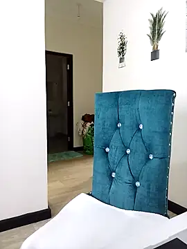 Lina-01 online show from October 23, 2025, 5:18 am