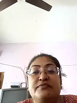 Snapshot of LAVERNIYA_ chatting on December 29, 2024, 5:21 am LAVERNIYA online show from December 29, 2024, 5:21 am