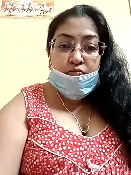 Snapshot of LAVERNIYA_ chatting on February 1, 2025, 5:28 am LAVERNIYA online show from February 1, 2025, 5:28 am