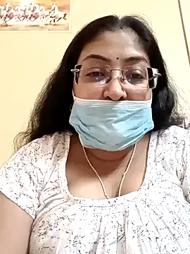 Snapshot of LAVERNIYA_ chatting on February 8, 2025, 7:59 am LAVERNIYA online show from February 8, 2025, 7:59 am