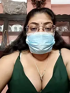 Snapshot of LAVERNIYA_ chatting on February 13, 2025, 7:10 pm LAVERNIYA online show from February 13, 2025, 7:10 pm