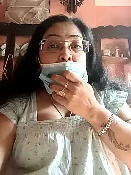 Snapshot of LAVERNIYA_ chatting on February 14, 2025, 5:30 am LAVERNIYA online show from February 14, 2025, 5:30 am