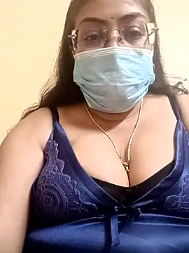 Snapshot of LAVERNIYA_ chatting on March 6, 2025, 7:10 pm LAVERNIYA online show from March 6, 2025, 7:10 pm