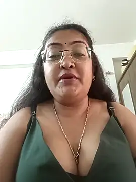 Snapshot of LAVERNIYA_ chatting on September 10, 2025, 5:51 am LAVERNIYA online show from September 10, 2025, 5:51 am