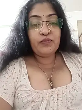 Snapshot of LAVERNIYA_ chatting on September 14, 2025, 11:31 am LAVERNIYA online show from September 14, 2025, 11:31 am