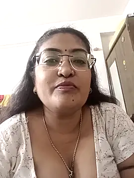 Snapshot of LAVERNIYA_ chatting on September 21, 2025, 5:14 pm LAVERNIYA online show from September 21, 2025, 5:14 pm