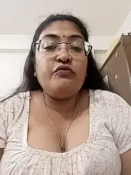 Snapshot of LAVERNIYA_ chatting on October 9, 2025, 11:41 am LAVERNIYA online show from October 9, 2025, 11:41 am