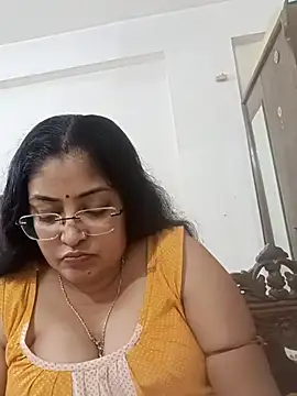 Snapshot of LAVERNIYA_ chatting on October 18, 2025, 12:06 pm LAVERNIYA online show from October 18, 2025, 12:06 pm