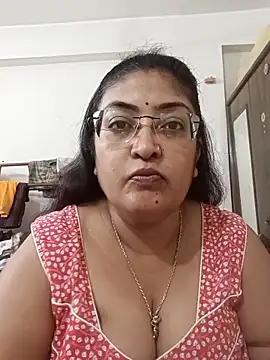 Snapshot of LAVERNIYA_ chatting on October 29, 2025, 6:37 am LAVERNIYA online show from October 29, 2025, 6:37 am