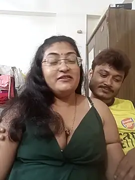 Snapshot of LAVERNIYA_ chatting on October 29, 2025, 7:37 pm LAVERNIYA online show from October 29, 2025, 7:37 pm