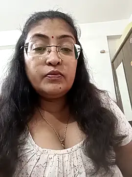 Snapshot of LAVERNIYA_ chatting on October 31, 2025, 10:05 am LAVERNIYA online show from October 31, 2025, 10:05 am