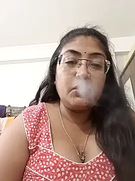 Snapshot of LAVERNIYA_ chatting on November 5, 2025, 12:38 pm LAVERNIYA online show from November 5, 2025, 12:38 pm