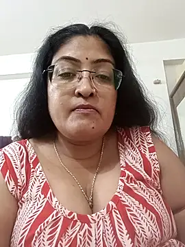 Snapshot of LAVERNIYA_ chatting on November 15, 2025, 10:34 am LAVERNIYA online show from November 15, 2025, 10:34 am