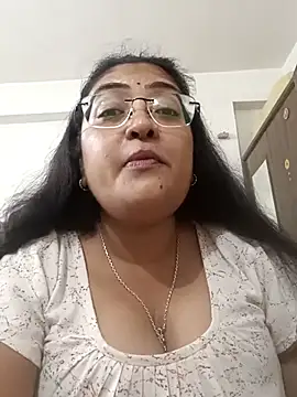 Snapshot of LAVERNIYA_ chatting on November 17, 2025, 12:22 pm LAVERNIYA online show from November 17, 2025, 12:22 pm