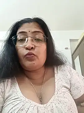 Snapshot of LAVERNIYA_ chatting on November 26, 2025, 7:53 am LAVERNIYA online show from November 26, 2025, 7:53 am