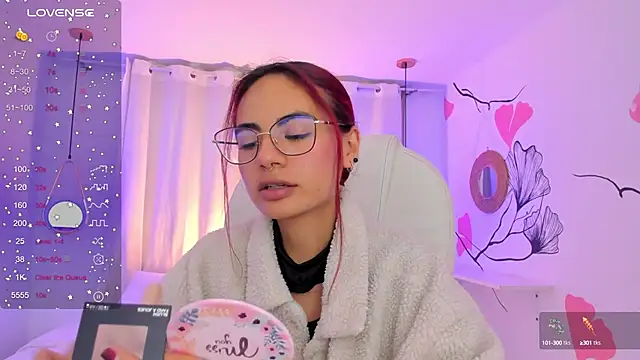 sophiecherry  online show from December 6, 2024, 9:35 pm