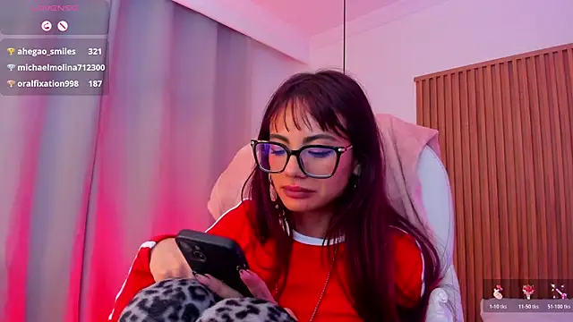 sophiecherry  online show from November 8, 2025, 10:37 am