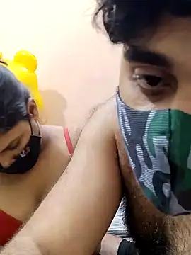 Snapshot of IND_COUPLE1 chatting on December 29, 2024, 7:32 pm IND COUPLE1 online show from December 29, 2024, 7:32 pm