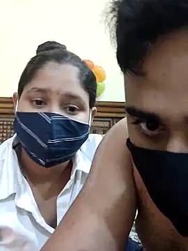 Snapshot of IND_COUPLE1 chatting on February 10, 2025, 3:10 pm IND COUPLE1 online show from February 10, 2025, 3:10 pm