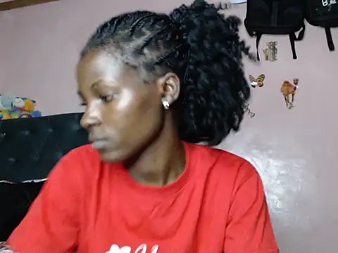 TrishaKalid online show from February 6, 2025, 8:02 pm