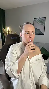 Snapshot of Charming_Daphny chatting on June 12, 2026, 6:34 am Charming Daphny online show from June 12, 2026, 6:34 am