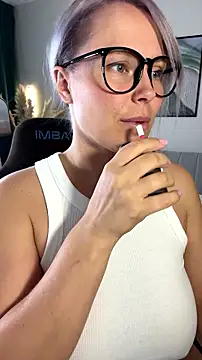 Snapshot of Charming_Daphny chatting on July 18, 2026, 8:51 am Charming Daphny online show from July 18, 2026, 8:51 am