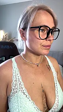 Snapshot of Charming_Daphny chatting on July 24, 2026, 7:28 am Charming Daphny online show from July 24, 2026, 7:28 am