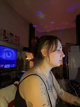 Snapshot of Hawitxui chatting on February 3, 2026, 8:03 pm Hawitxui online show from February 3, 2026, 8:03 pm