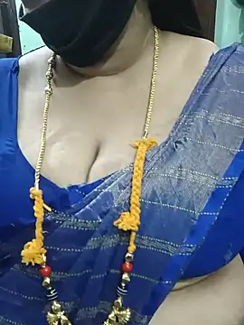 Snapshot of ashikaa_r chatting on August 1, 2026, 6:29 pm ashikaa r online show from August 1, 2026, 6:29 pm