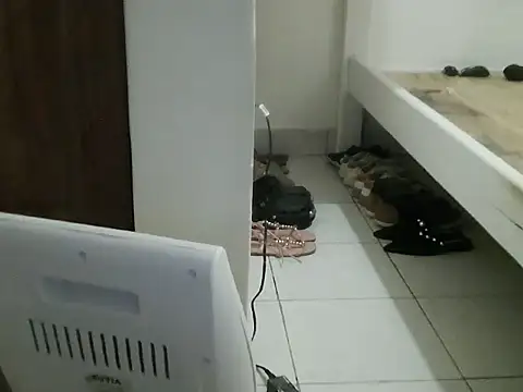 Cessylolla online show from September 14, 2025, 6:45 am