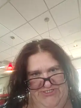 Snapshot of mcv131985 chatting on December 12, 2024, 9:15 pm mcv131985 online show from December 12, 2024, 9:15 pm