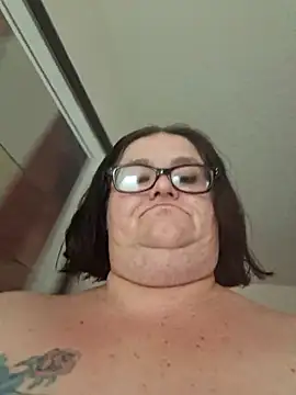 Snapshot of mcv131985 chatting on December 31, 2024, 4:57 pm mcv131985 online show from December 31, 2024, 4:57 pm