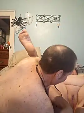 Snapshot of mcv131985 chatting on February 3, 2025, 6:13 am mcv131985 online show from February 3, 2025, 6:13 am