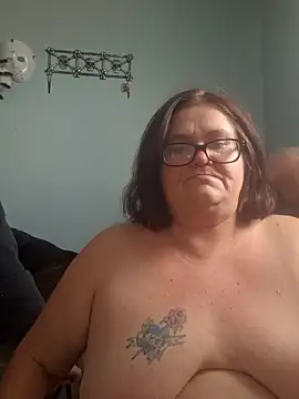 Snapshot of mcv131985 chatting on February 4, 2025, 8:17 pm mcv131985 online show from February 4, 2025, 8:17 pm