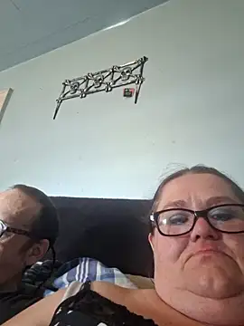 Snapshot of mcv131985 chatting on March 2, 2025, 10:05 pm mcv131985 online show from March 2, 2025, 10:05 pm