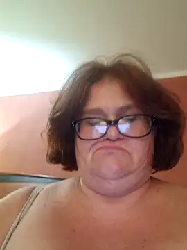 Snapshot of mcv131985 chatting on October 2, 2025, 7:37 am mcv131985 online show from October 2, 2025, 7:37 am