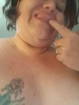 Snapshot of mcv131985 chatting on October 2, 2025, 9:44 pm mcv131985 online show from October 2, 2025, 9:44 pm